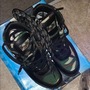 New Never Worn Vasque Hiking Black/Camouflage